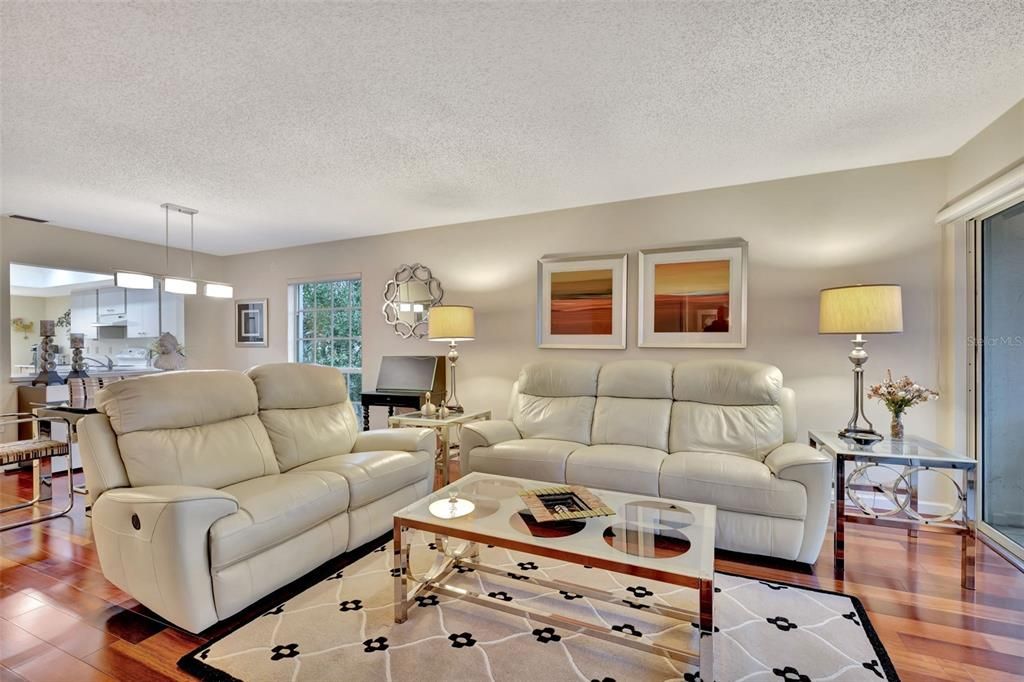 待售: $279,000 (2 贝兹, 2 浴室, 1127 平方英尺)