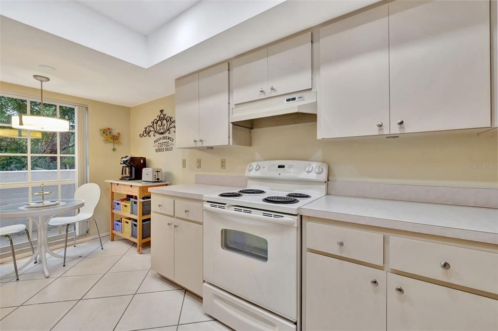 待售: $279,000 (2 贝兹, 2 浴室, 1127 平方英尺)