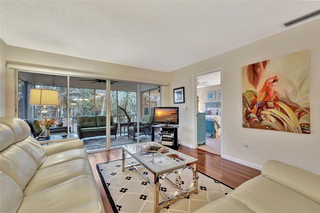 待售: $279,000 (2 贝兹, 2 浴室, 1127 平方英尺)