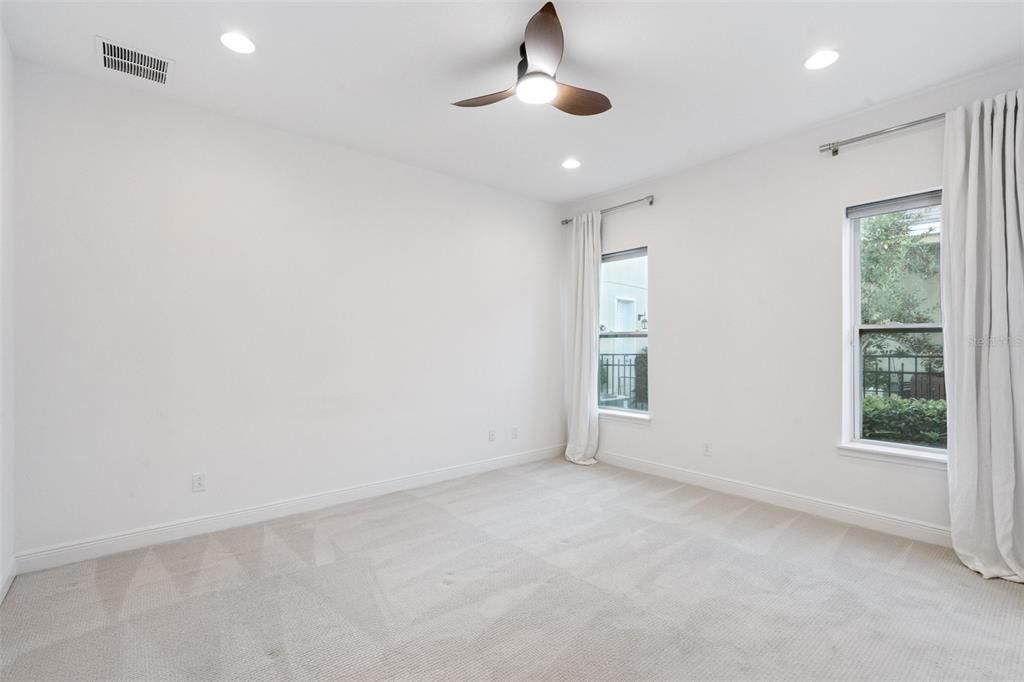 出租: $3,400 (3 贝兹, 2 浴室, 2030 平方英尺)