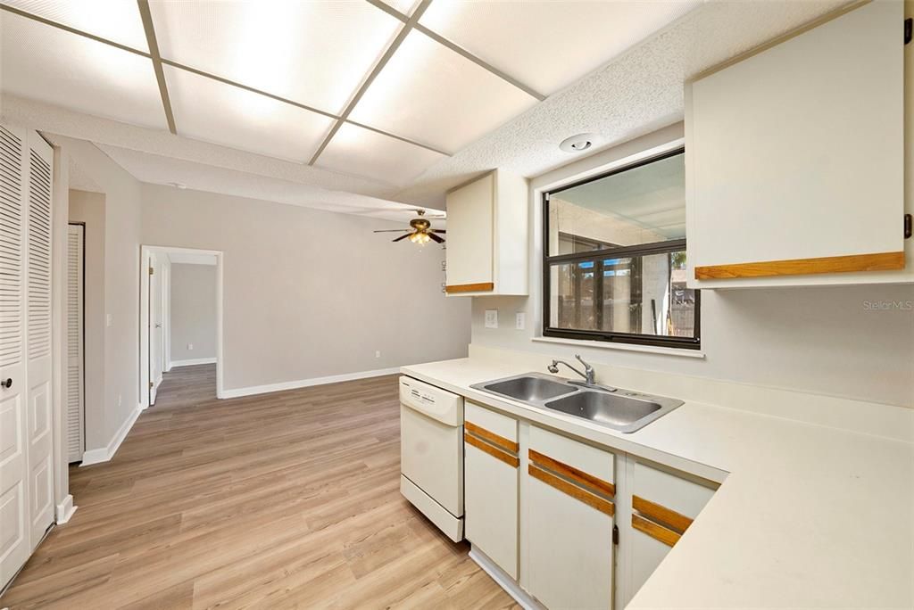 For Sale: $435,000 (3 beds, 2 baths, 1688 Square Feet)