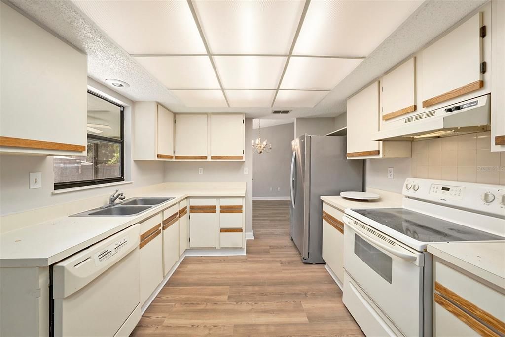 For Sale: $435,000 (3 beds, 2 baths, 1688 Square Feet)