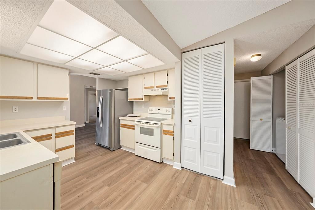 For Sale: $435,000 (3 beds, 2 baths, 1688 Square Feet)