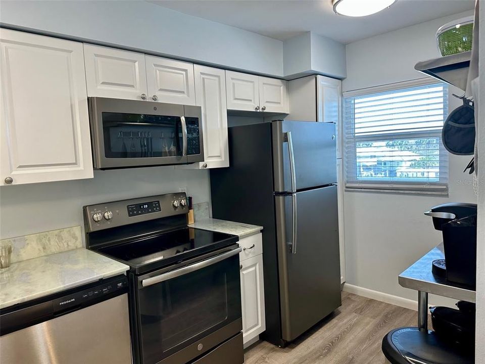 出租: $5,800 (2 贝兹, 2 浴室, 872 平方英尺)