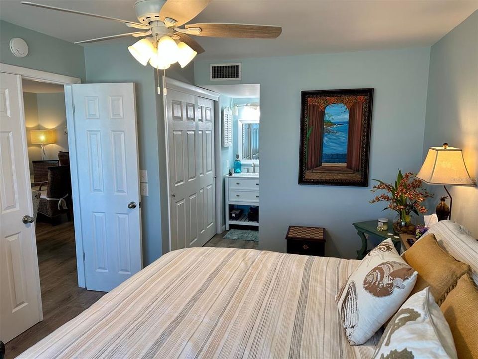 出租: $5,800 (2 贝兹, 2 浴室, 872 平方英尺)