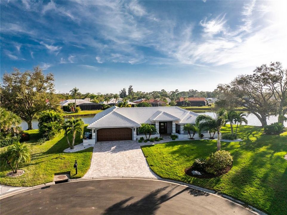 For Sale: $799,000 (3 beds, 2 baths, 2528 Square Feet)