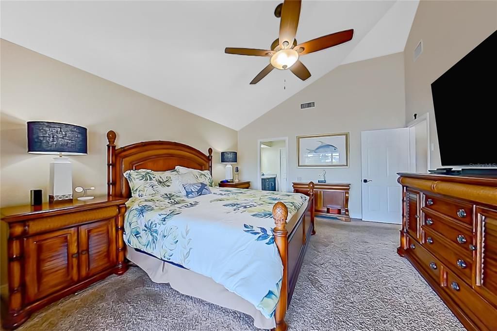 For Sale: $799,000 (3 beds, 2 baths, 2528 Square Feet)