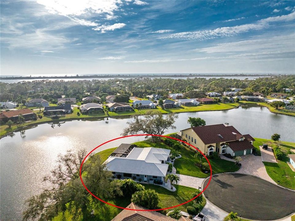 For Sale: $799,000 (3 beds, 2 baths, 2528 Square Feet)