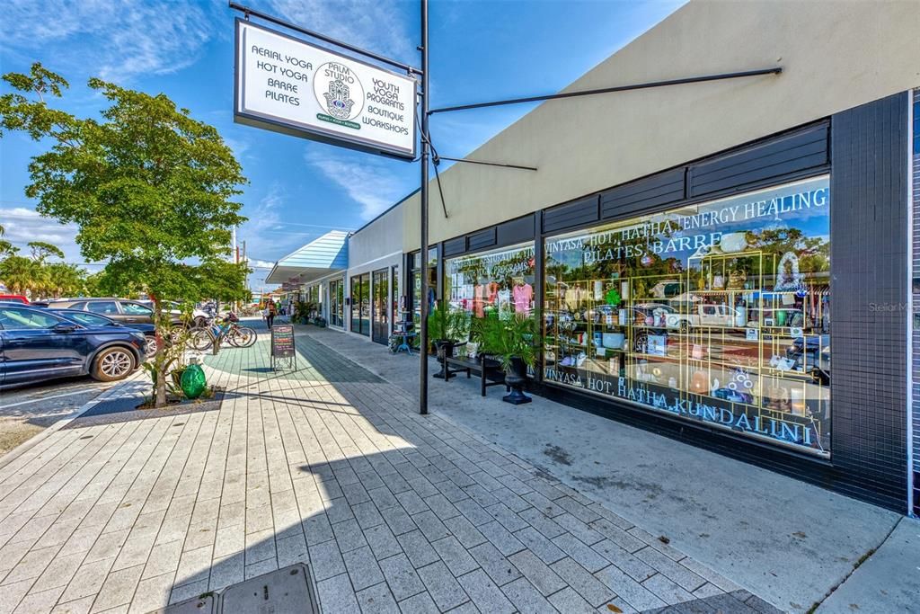 For Sale: $799,000 (3 beds, 2 baths, 2528 Square Feet)