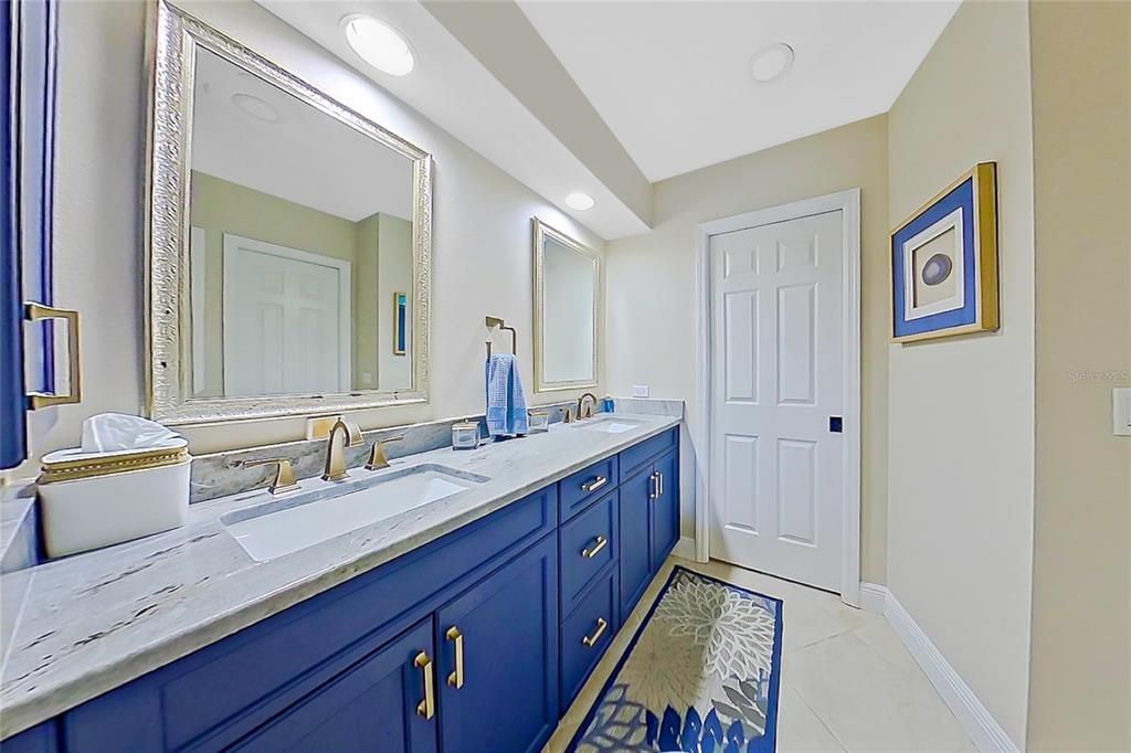 For Sale: $799,000 (3 beds, 2 baths, 2528 Square Feet)