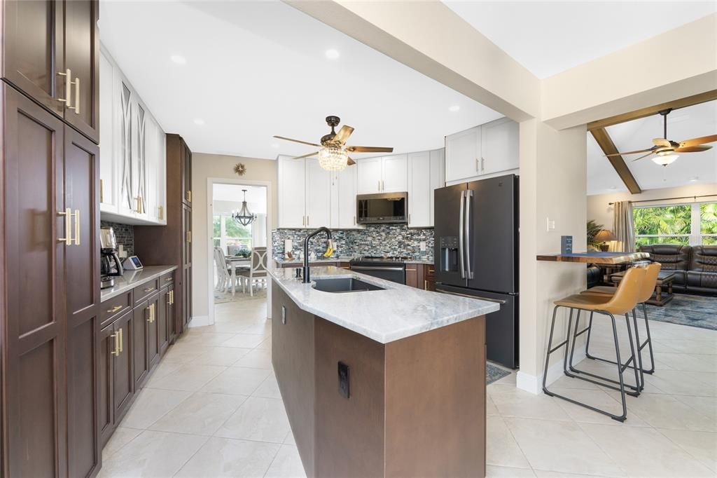 For Sale: $799,000 (3 beds, 2 baths, 2528 Square Feet)