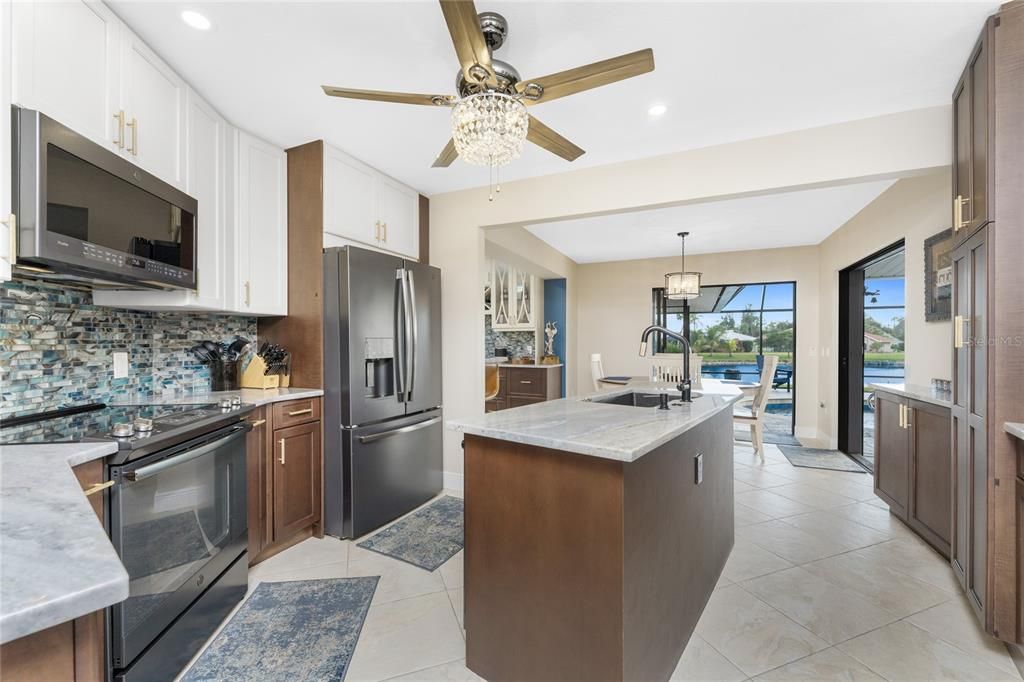 For Sale: $799,000 (3 beds, 2 baths, 2528 Square Feet)