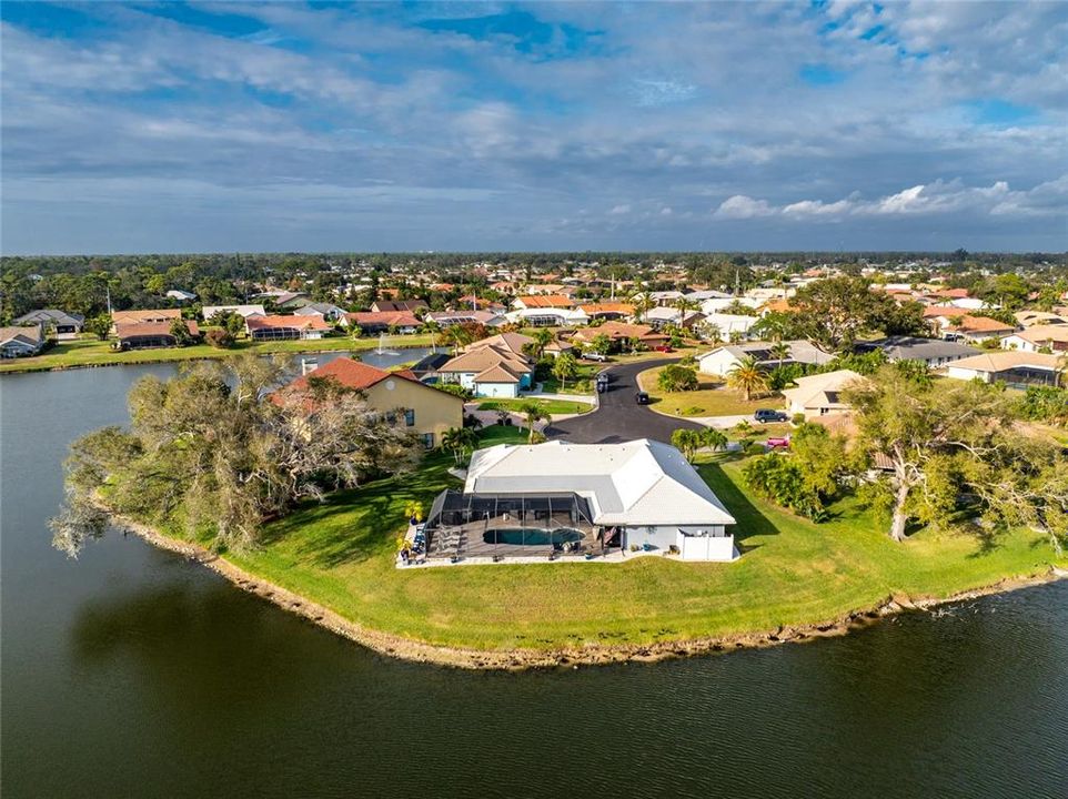 For Sale: $799,000 (3 beds, 2 baths, 2528 Square Feet)