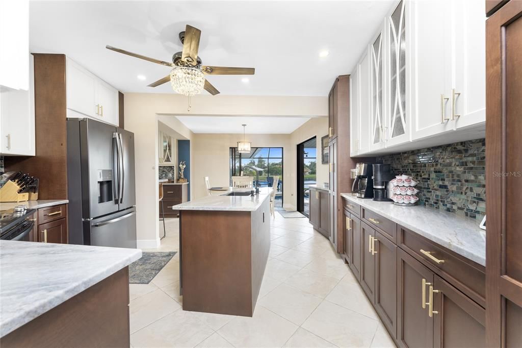 For Sale: $799,000 (3 beds, 2 baths, 2528 Square Feet)