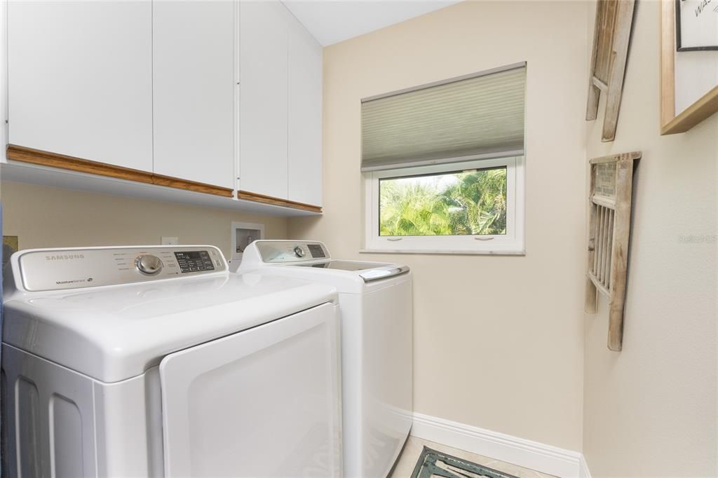 For Sale: $799,000 (3 beds, 2 baths, 2528 Square Feet)