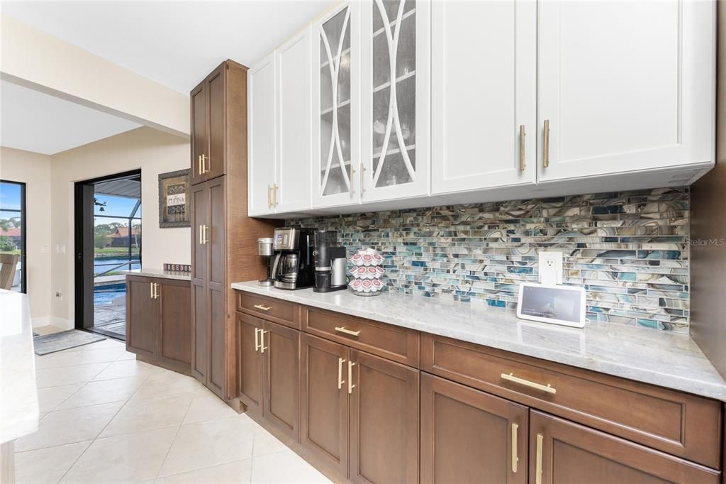 For Sale: $799,000 (3 beds, 2 baths, 2528 Square Feet)