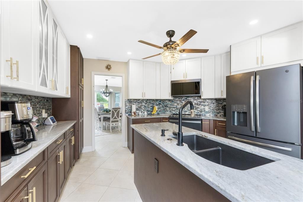 For Sale: $799,000 (3 beds, 2 baths, 2528 Square Feet)