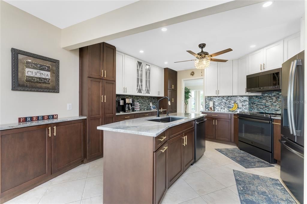 For Sale: $799,000 (3 beds, 2 baths, 2528 Square Feet)