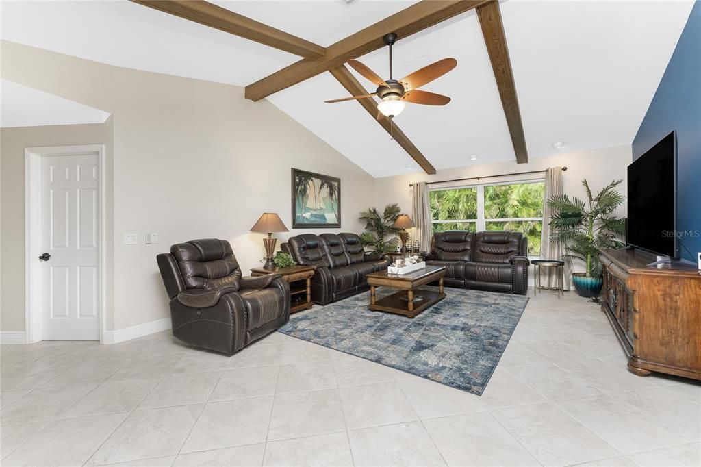 For Sale: $799,000 (3 beds, 2 baths, 2528 Square Feet)