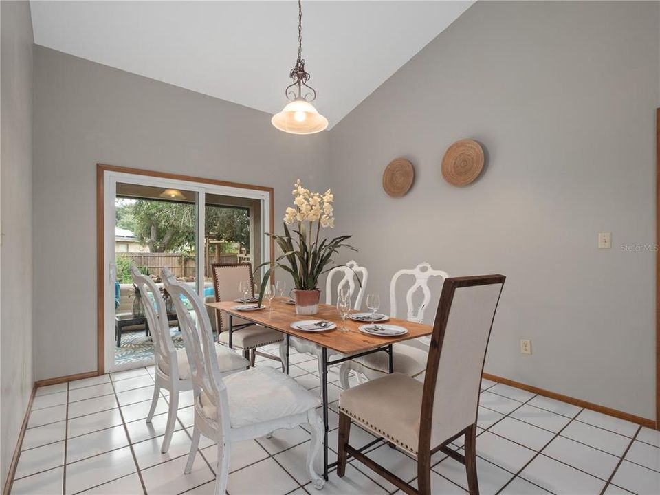 待售: $422,000 (4 贝兹, 2 浴室, 1963 平方英尺)