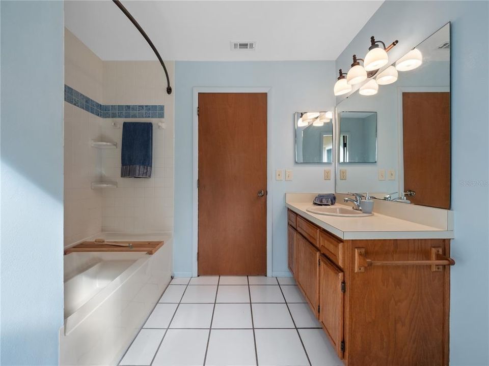 待售: $422,000 (4 贝兹, 2 浴室, 1963 平方英尺)