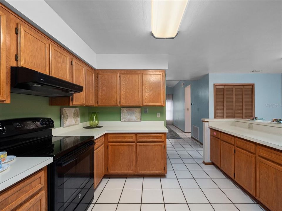 待售: $422,000 (4 贝兹, 2 浴室, 1963 平方英尺)