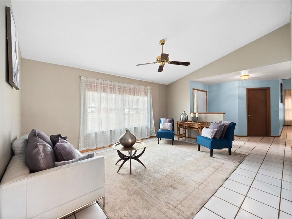 待售: $422,000 (4 贝兹, 2 浴室, 1963 平方英尺)