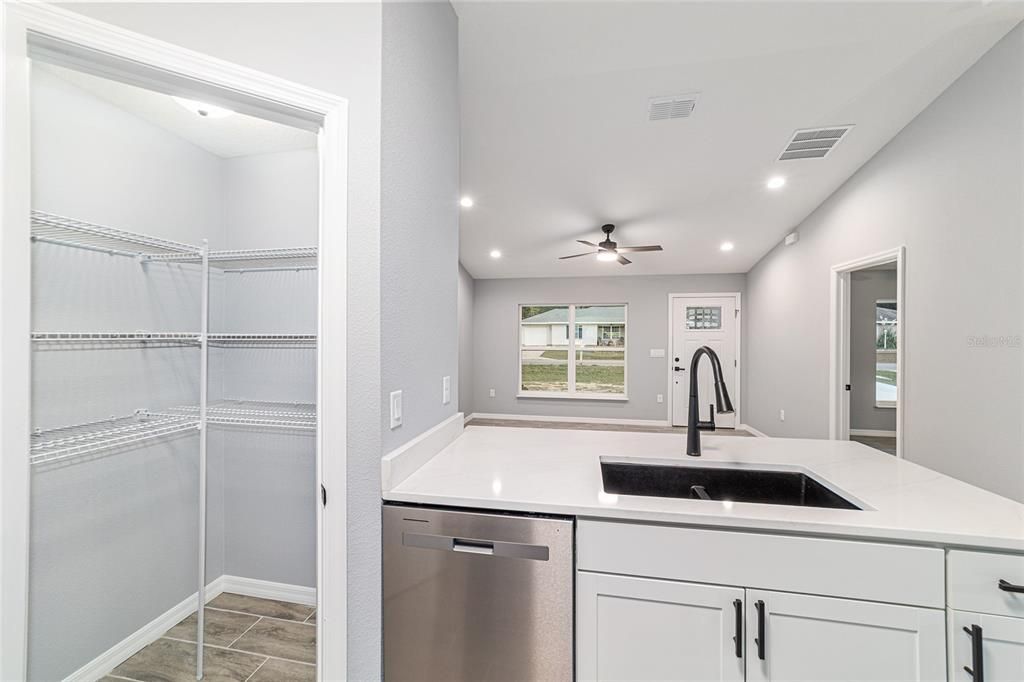 For Rent: $2,300 (3 beds, 2 baths, 1512 Square Feet)