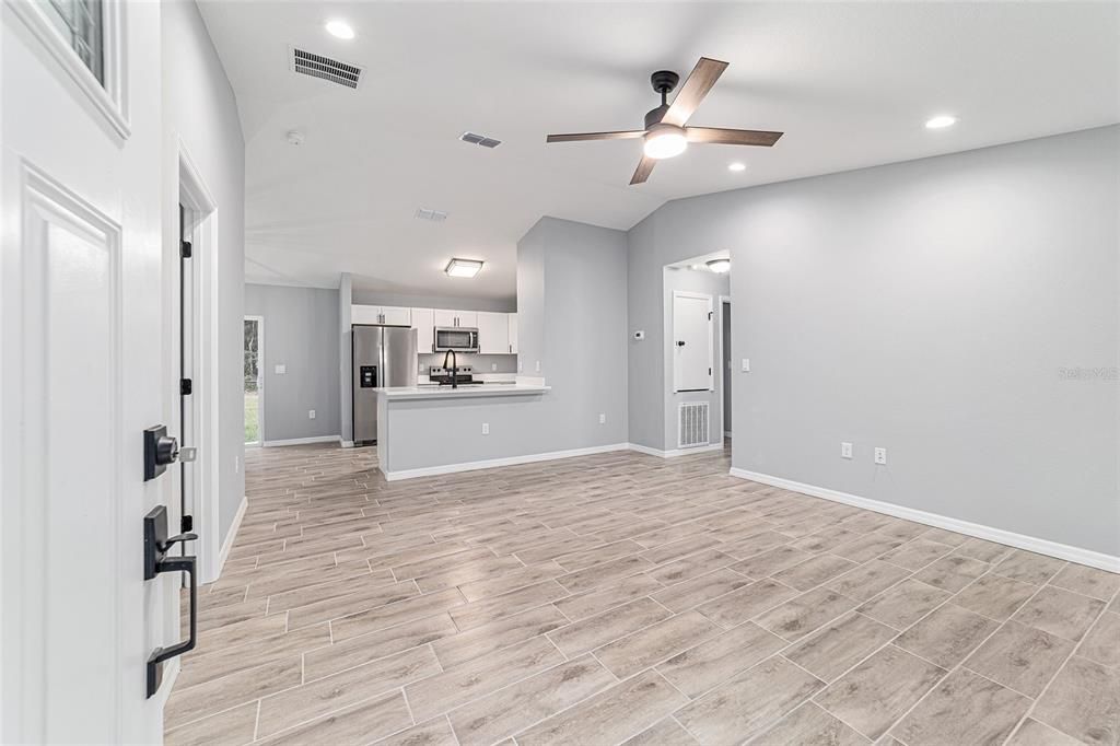 For Rent: $2,300 (3 beds, 2 baths, 1512 Square Feet)