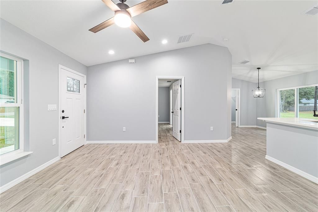 For Rent: $2,300 (3 beds, 2 baths, 1512 Square Feet)