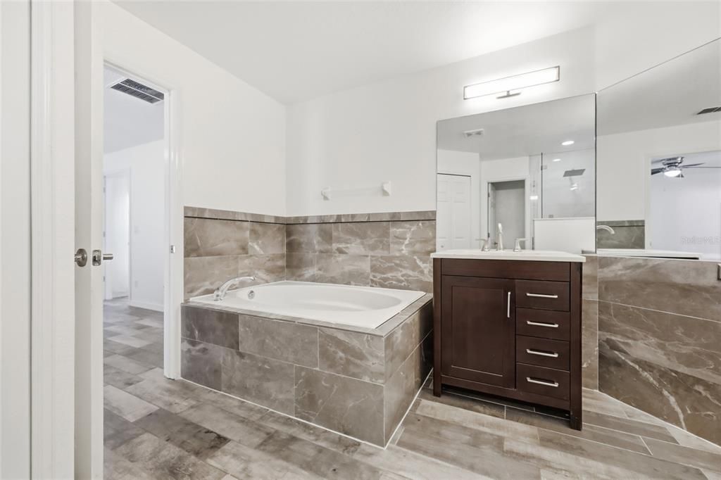 For Sale: $335,000 (3 beds, 2 baths, 1614 Square Feet)