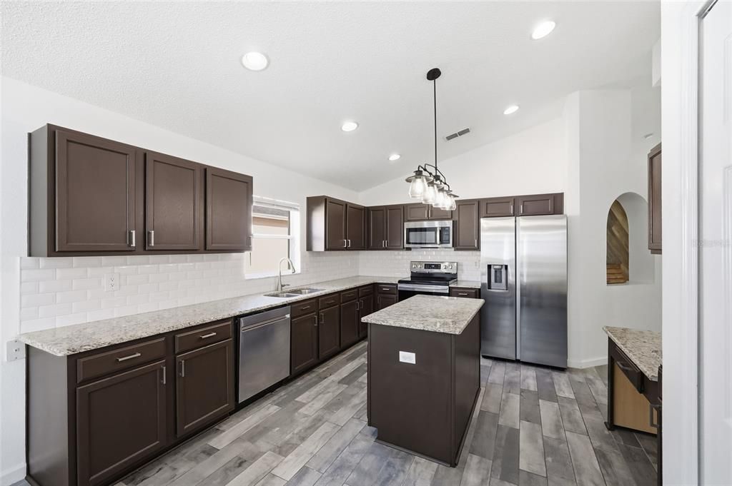 For Sale: $335,000 (3 beds, 2 baths, 1614 Square Feet)