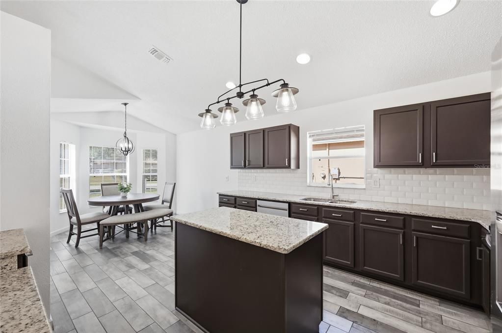 For Sale: $335,000 (3 beds, 2 baths, 1614 Square Feet)