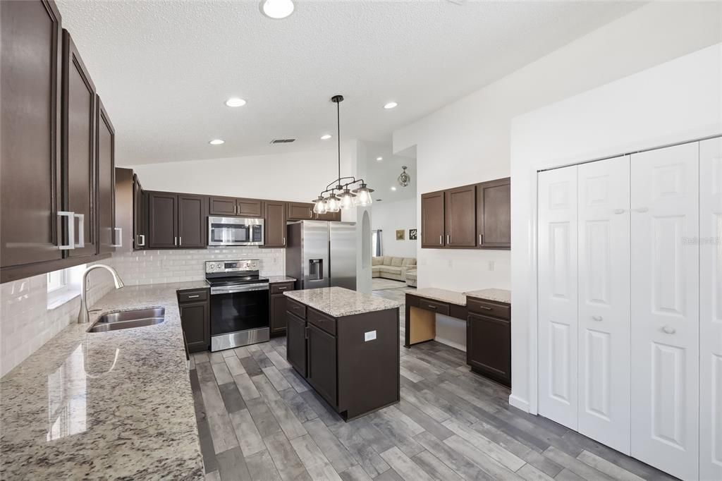 For Sale: $335,000 (3 beds, 2 baths, 1614 Square Feet)