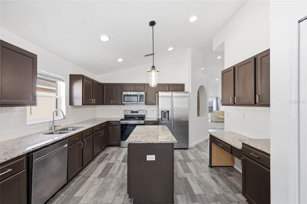 For Sale: $335,000 (3 beds, 2 baths, 1614 Square Feet)