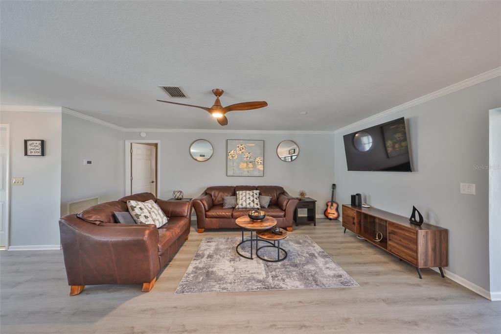 For Rent: $4,300 (4 beds, 2 baths, 1700 Square Feet)