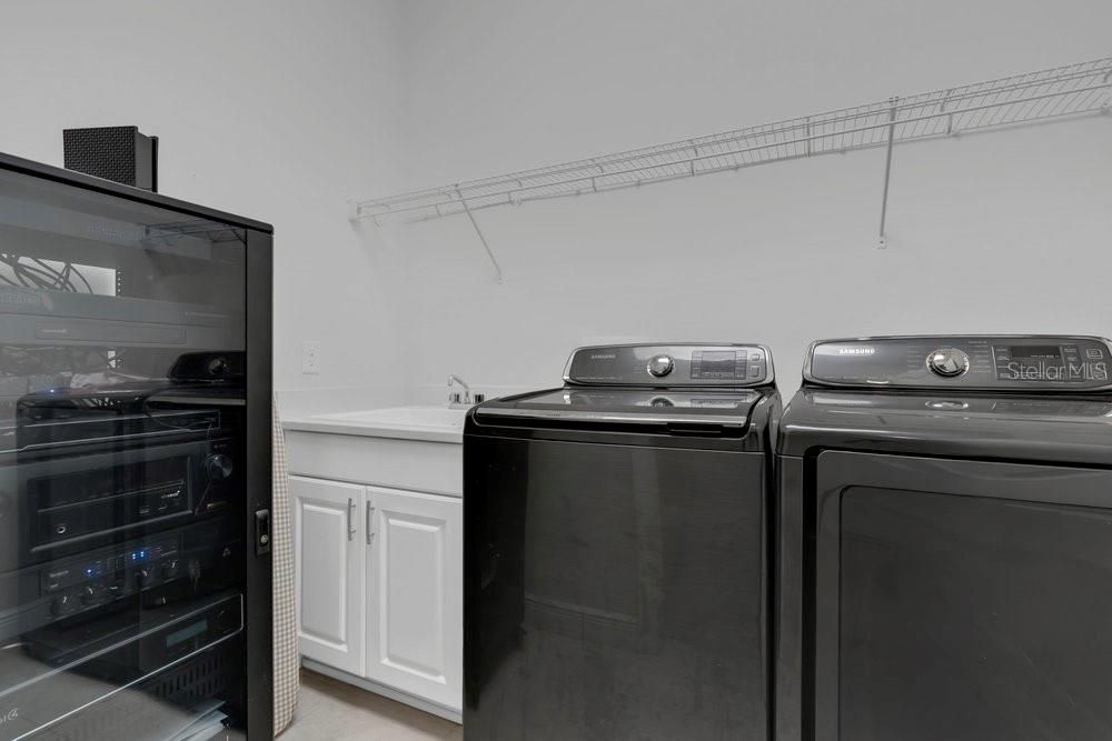 For Sale: $739,000 (3 beds, 2 baths, 2092 Square Feet)