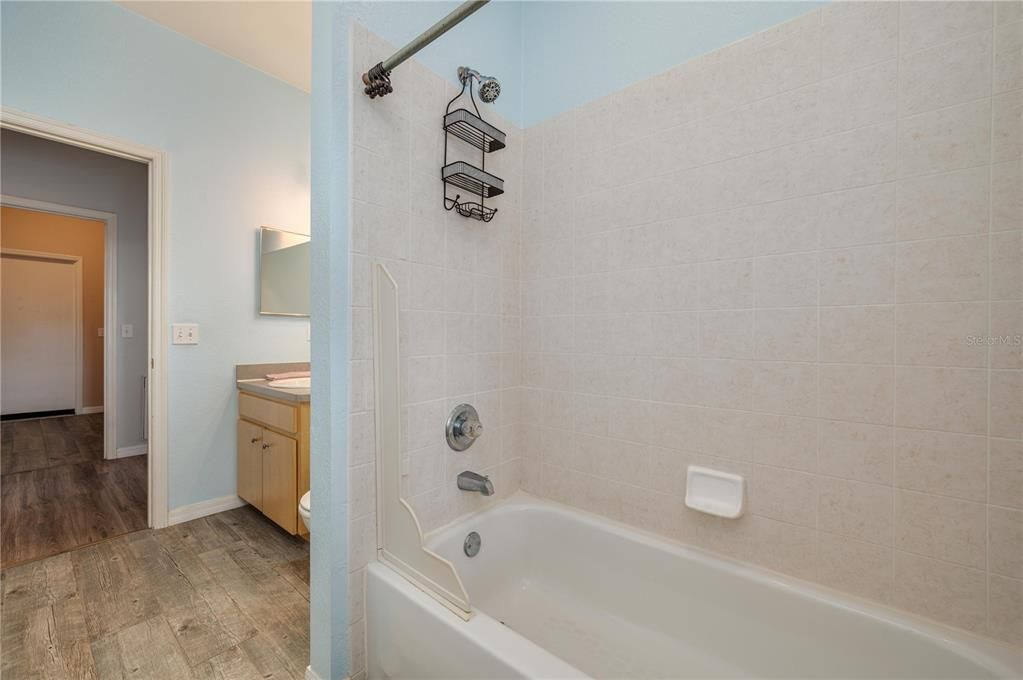 На продажу: $339,000 (4 спален, 2 ванн, 2038 Квадратных фут)