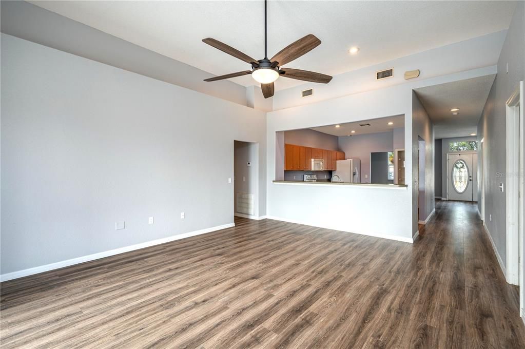 На продажу: $339,000 (4 спален, 2 ванн, 2038 Квадратных фут)