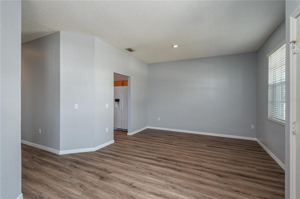 На продажу: $339,000 (4 спален, 2 ванн, 2038 Квадратных фут)