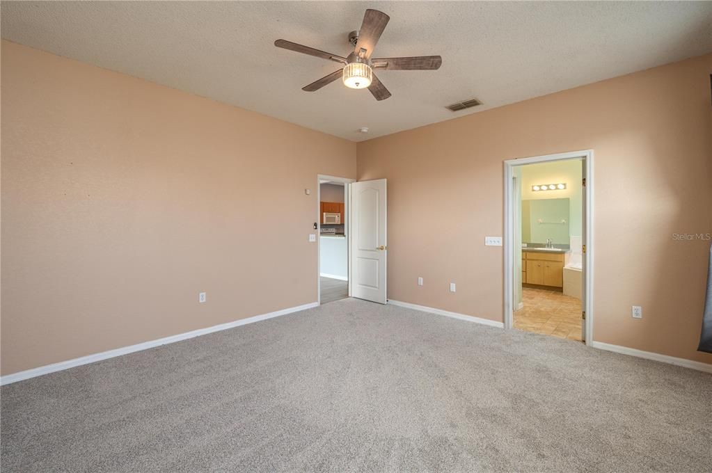 На продажу: $339,000 (4 спален, 2 ванн, 2038 Квадратных фут)