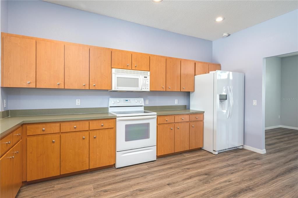 На продажу: $339,000 (4 спален, 2 ванн, 2038 Квадратных фут)