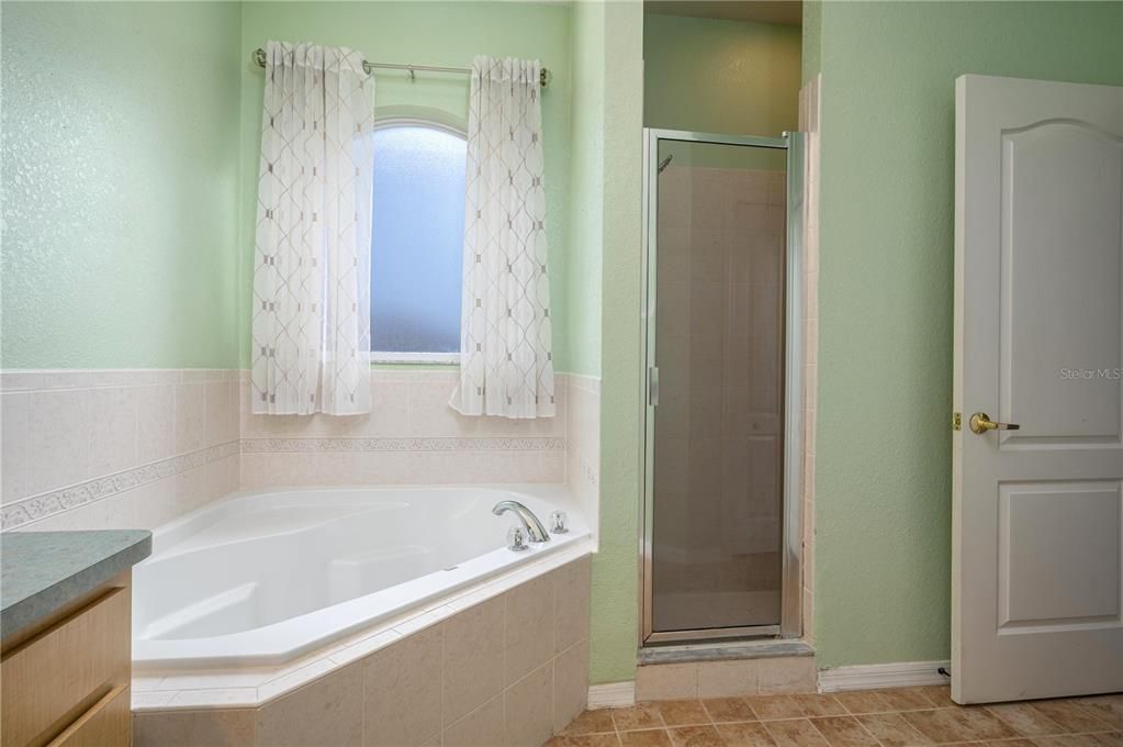 На продажу: $339,000 (4 спален, 2 ванн, 2038 Квадратных фут)