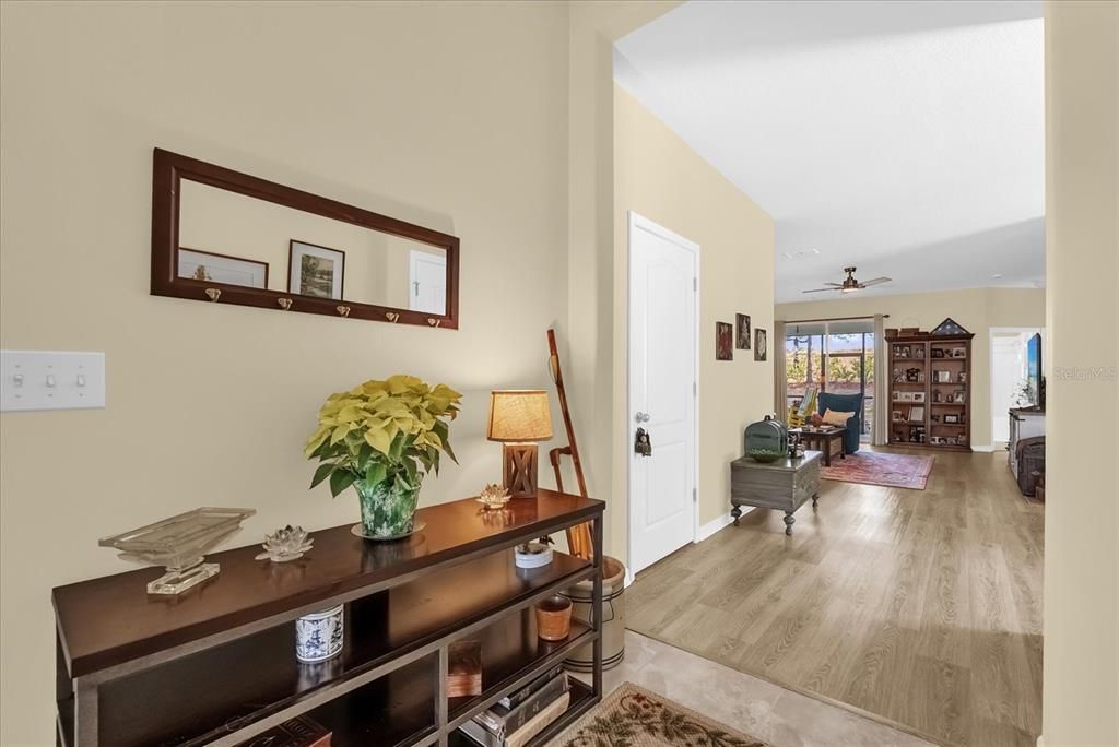 En Venta: $389,900 (3 camas, 2 baños, 1672 Pies cuadrados)