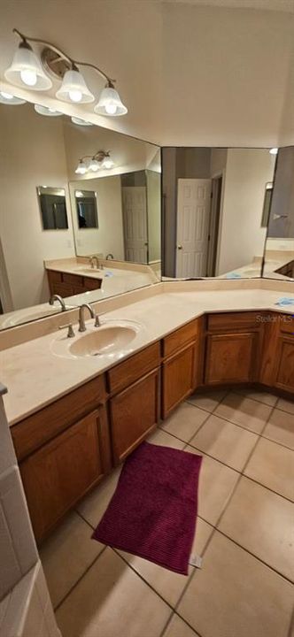 For Rent: $2,400 (3 beds, 2 baths, 2533 Square Feet)