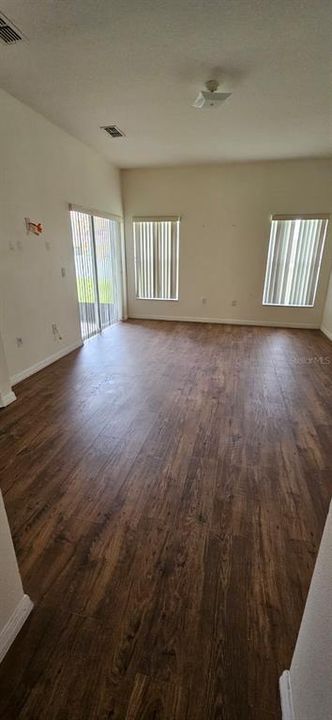 For Rent: $2,400 (3 beds, 2 baths, 2533 Square Feet)