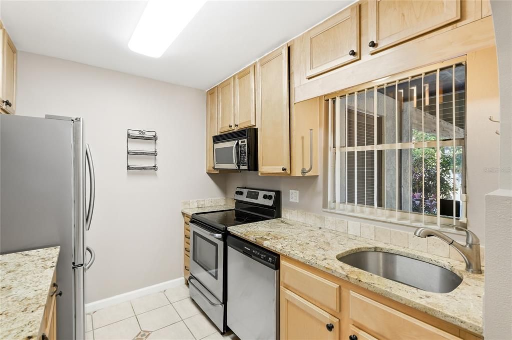 待售: $175,000 (2 贝兹, 2 浴室, 1104 平方英尺)