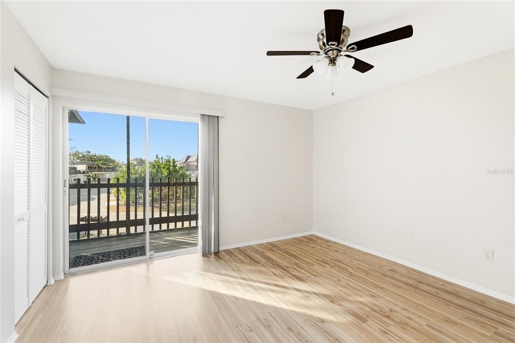 待售: $175,000 (2 贝兹, 2 浴室, 1104 平方英尺)