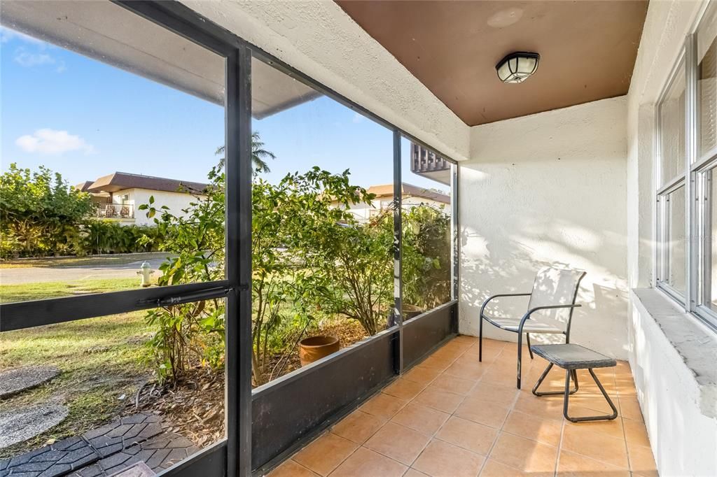 待售: $175,000 (2 贝兹, 2 浴室, 1104 平方英尺)