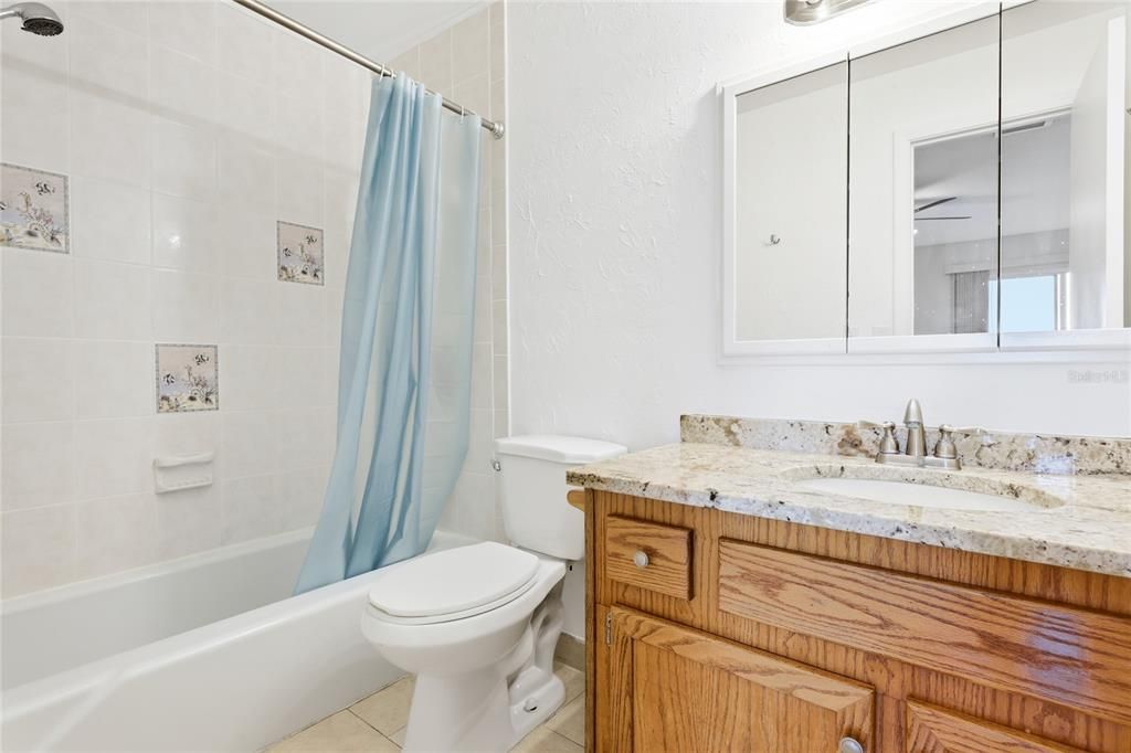 待售: $175,000 (2 贝兹, 2 浴室, 1104 平方英尺)